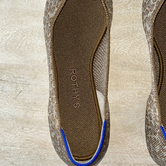 Rothy’s Point in Driftwood Spot -BRAND NEW NO BOX - Picture 4 of 7